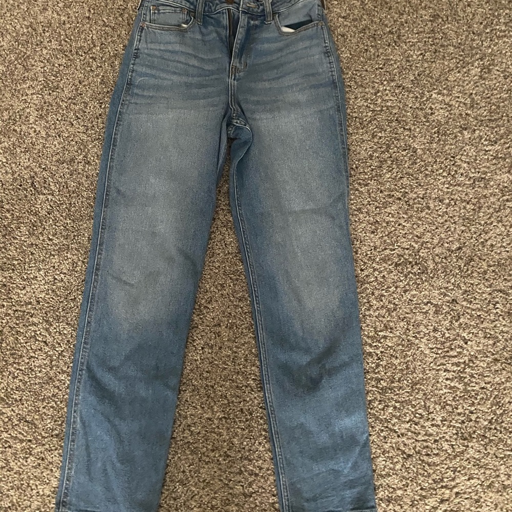Hollister Mom Jeans!
